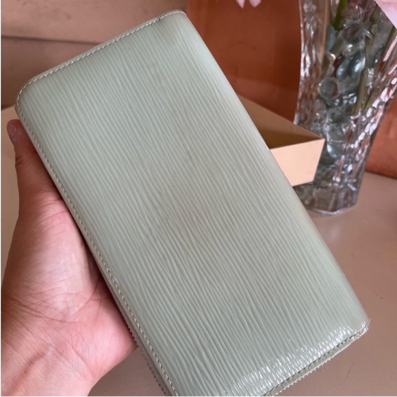 Authentic Louis Vuitton long wallet - Picture 12 of 13